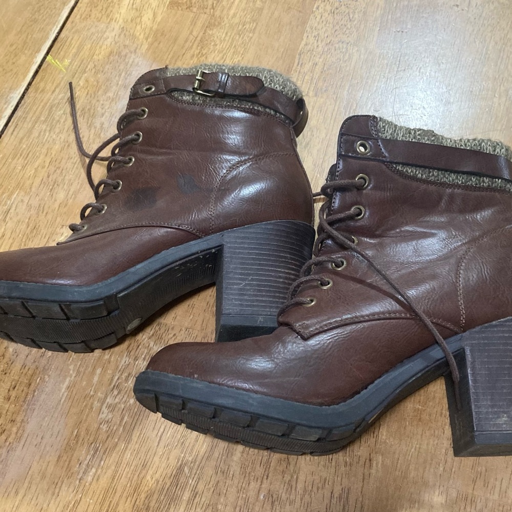 Beautiful Mia boots size 10